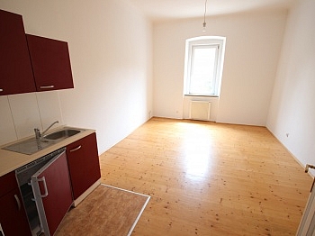 sanierte Wohnung Küche - 2 Zi Wohnung in Klagenfurt - Morrestrasse
