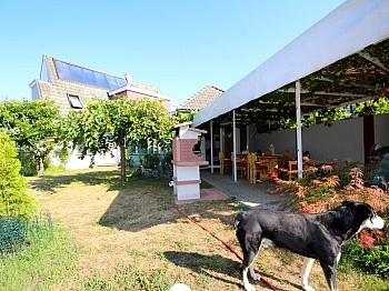 Vorraum Zugang Garage - Heimeliges Einfamilienhaus mit Pool in Leibsdorf