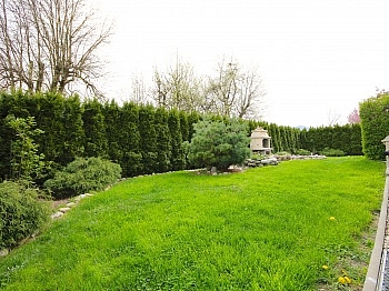 wunderschönen eingefriedeten Bushaltestelle - Helle 4-Zi-Eckgartenwohnung am Ossiachersee