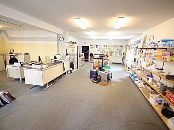 Nebengebäude Bundesstrasse Lagerflächen - Bürohaus mit Lagerhallen in der Feldkirchnerstraße