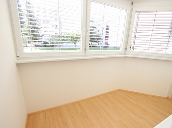 ausgestattete stromsparende Hochparterre - TOP sanierte 3 Zi Wohnung mit Loggia und Tiefgarage in Welzenegg 
