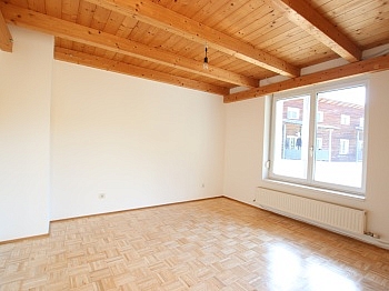 Vorraum schöne großem - Schöne 62m² - 2 Zi Wohnung mit 2 Balkone und Carport in Tessendorf am Waldrand