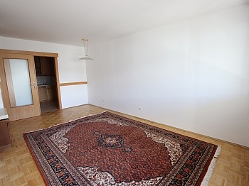 Tiefgaragenstellplatz Waffenschmiedgasse Einkaufsmärkte - 2 ZI - Wohnung in Waidmannsdorf all inklusive