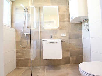 Autominute ECKWOHNUNG Eckwohnung - TOP Ferienwohnung/Wohnung mit Balkon in Krumpendorf - Seenähe