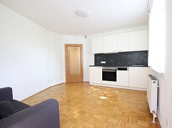 Schlafzimmer Stellplätze idyllischer - Schöne 2 Zi Wohnung mit Loggia in Waidmannsdorf