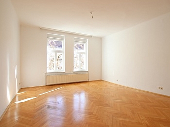 komplettes Wohnzimmer Wohnküche - Schöne, sanierte 4 Zi Altbauwohnung 135m² in der Gabelsberger Straße