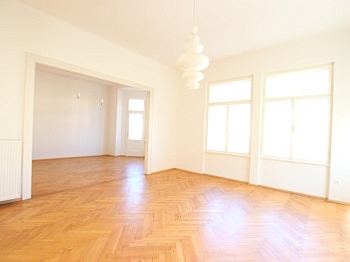 kleinem Fenster Gewähr - Schöne, sanierte 3 Zi Altbauwohnung 90m² in der Bahnhofstrasse