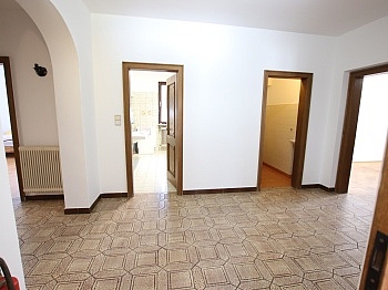 Holzfenster herrlicher Eigengrund - 250m² Wohnhaus mit Vollkeller und 2 Garagen in St. Georgen im Lavanttal - Aussichtslage