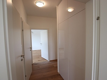ausgerichtet Schlafzimmer Kellerabteil - Neu sanierte 3 Zi- Wohnung in See und UNI Nähe
