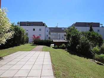 Schöne Vorraum ruhige - Junge & schöne 90m² - 3 Zi Gartenwohnung mit 236m² Garten und Tiefgarage & Carport in Waidmannsdorf