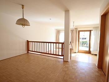 Holzfenster Stiegenhaus Warmwasser - Schönes 100m² Reihenhaus mit Garten und Tiefgarage in Waidmannsdorf 