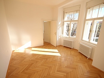 Arbeitsräumen eingefriedetes uneinsichtiges - Herrliche Villa mit 300m² am Kreuzbergl mit 1.107m² Grundstück in Superlage
