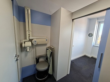 Ostloggia jederzeit verwendet - Ordination/Wohnung im neuen Rothauer Hochhaus