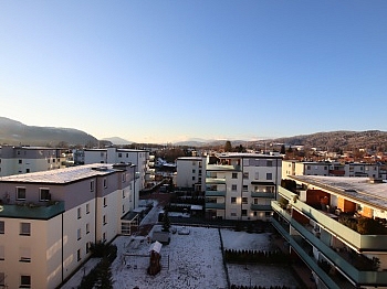 Vorraum großes Weiters - 2 Zi Wohnung in Waidmannsdorf in der Mozartstraße - Penthouse in Super Aussichtslage