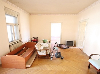 vielen große Balkon - Großes Mehrfamilienhaus mit 3 Wohnungen und 1.216m² Grund in Klagenfurt