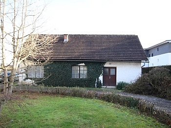 Wohnhaus Halbjahr Vorraum - Nettes 100m² Wohnhaus mit Nebengebäuden/Garagen und 1.090m² schönem Grundstück - Maria Saal