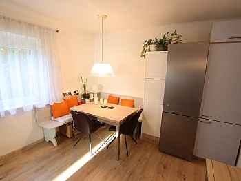 Sonnige flaches Malerei - Nettes 100m² Wohnhaus mit Nebengebäuden/Garagen und 1.090m² schönem Grundstück - Maria Saal