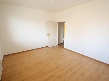 Lift neue Wohnungseingangstüre - 3 Zi Wohnung in Waidmannsdorf mit Loggia in der Mozartstraße - Super Raumaufteilung
