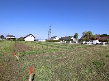 Zufahrtsstraße Stromanschluss bereitgestellt - Schöne Baugründe am Stadtrand von Klagenfurt in Ebenthal - Beethovenstraße 