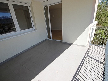 Küche Zugang Marmor - Traumhafte 3 Zi Wohnung mit Balkone und Carport am Kreuzbergl