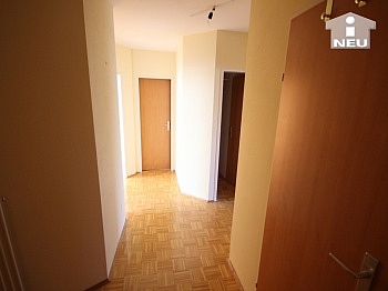 ostseitig Jalousien verfliest - Charmante 3 Zi Wohnung in Waidmannsdorf - Mozartstrasse