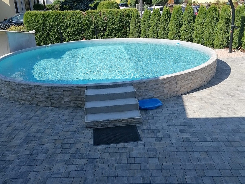 -Neuwertiger 177m² Bungalow mit Keller, Garage und Pool