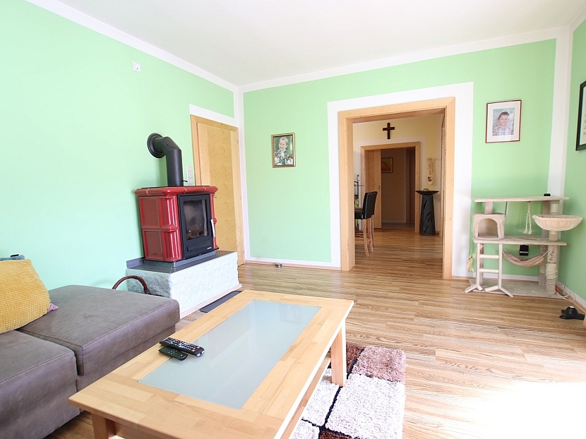 -Neuwertiger 177m² Bungalow mit Keller, Garage und Pool