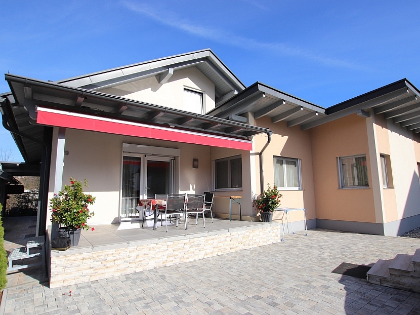 -Neuwertiger 177m² Bungalow mit Keller, Garage und Pool