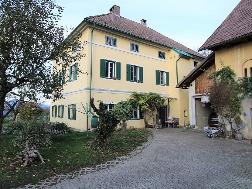 -Herrenhaus mit Reiterhof in Klagenfurt/Viktring