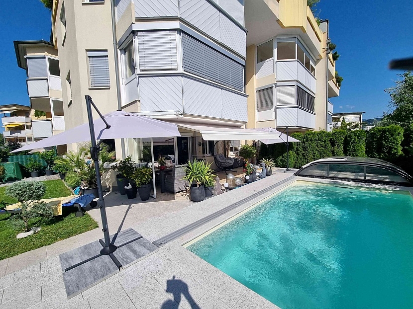 -Traumhafte 3 Zi Gartenwohnung mit 220m² Eigengarten und Massiv-Pool in Waidmannsdorf 